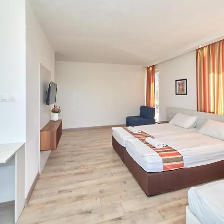 Relax Larrisa * Πριμόρσκο