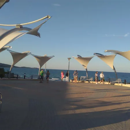 Relax Larrisa * Πριμόρσκο